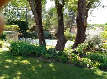 Location charmante villa avec piscine au pied du Luberon