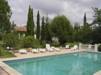 Grande maison avec piscine pour 6 à 10 personnes en Luberon