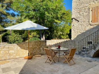Location saisonnière avec piscine pour 8 personnes dans le Luberon
