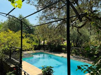 Location saisonnière avec piscine à Rustrel