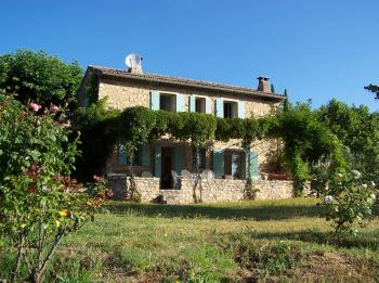 Gîte 3 étoiles au milieu des vignes, avec une vue dégagée sur le Luberon