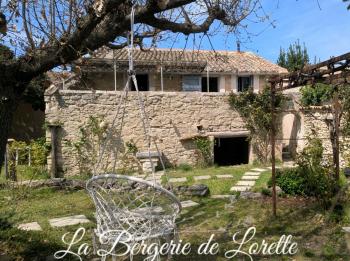 Bienvenue à "La Bergerie de Lorette" Maison en pierre de 120m² sur 700m² de terrain.