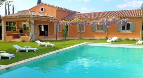 Villa de vacances avec piscine pour 8 personnes au pied du Luberon ,  climatisation