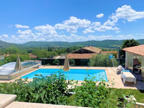 Gîte avec piscine chauffée pour 2/4 personnes dans le Luberon