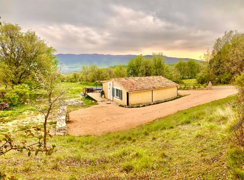 Location de charme avec piscine en pleine nature