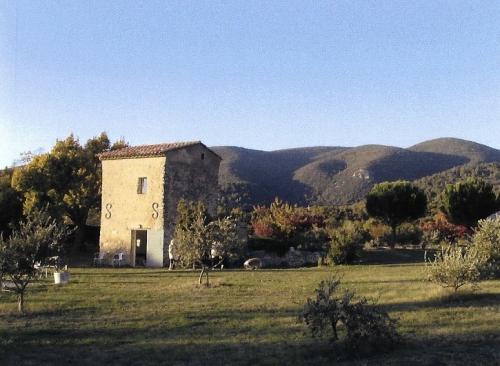 Authentique cabanon en pierres en sud Luberon